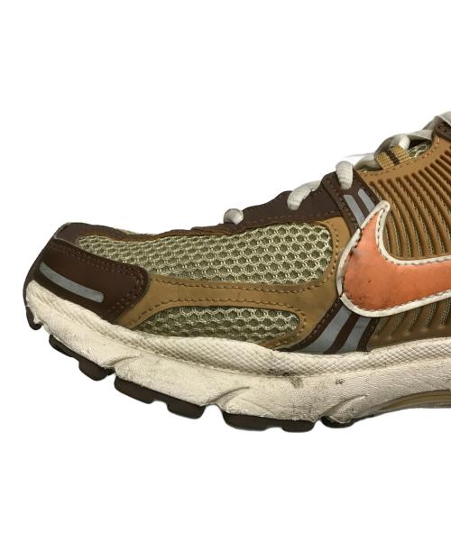 NIKE（ナイキ）NIKE (ナイキ) Zoom Vomero 5 ベージュ×ブラウン サイズ:28の古着・服飾アイテム