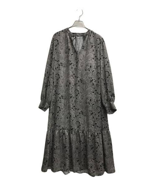 23区（ニジュウサンク）23区 (ニジュウサンク) Rattiペイズリープリント ティアード ワンピース ブラック サイズ:44 未使用品の古着・服飾アイテム