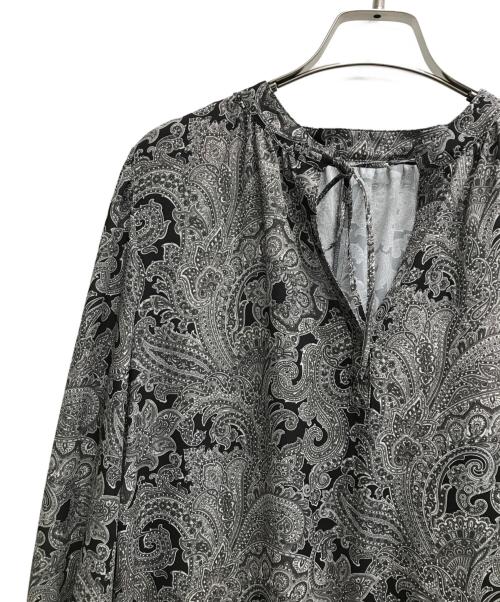 23区（ニジュウサンク）23区 (ニジュウサンク) Rattiペイズリープリント ティアード ワンピース ブラック サイズ:44 未使用品の古着・服飾アイテム
