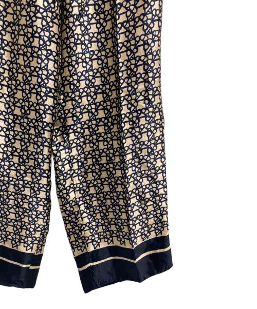 45R（フォーティファイブ・アール）45R (フォーティファイブ・アール) レーヨンサテンかごめRプリントパンツ ネイビーの古着・服飾アイテム