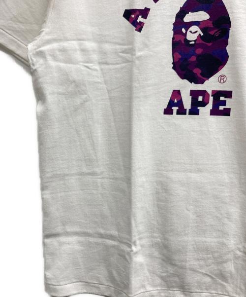 A BATHING APE（ア ベイシング エイプ）A BATHING APE (ア ベイシング エイプ) Colour Camo College TEE ホワイト サイズ:Lの古着・服飾アイテム