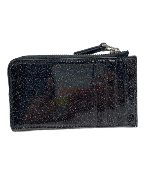 Marc by Marc Jacobs（マークバイマークジェイコブス）Marc by Marc Jacobs (マークバイマークジェイコブス) ザコーテッドグリッターJ マークトップジップマルチウォレット ブラックの古着・服飾アイテム