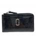 Marc by Marc Jacobs（マークバイマークジェイコブス）の古着「ザコーテッドグリッターJ マークトップジップマルチウォレット」｜ブラック
