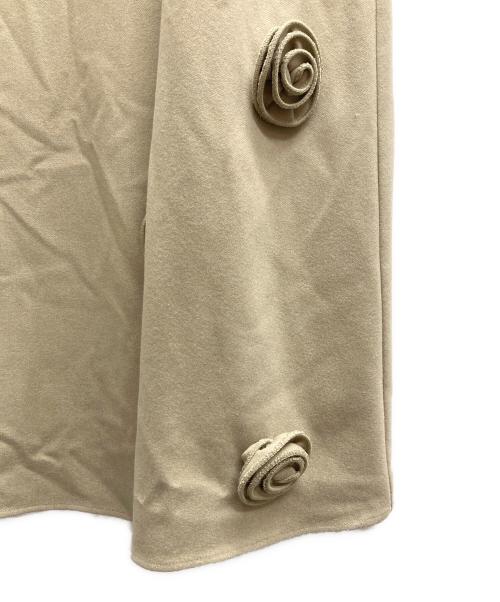 Ameri（アメリ）AMERI (アメリ) CHERRY ROSE FLARE SKIRT ベージュ サイズ:Mの古着・服飾アイテム