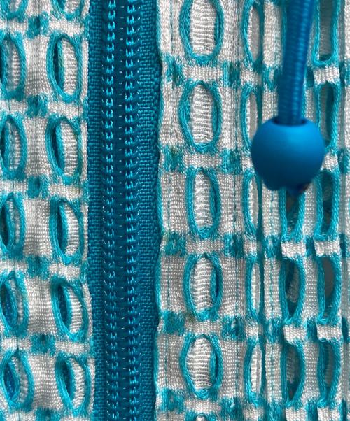 PLEATS PLEASE（プリーツプリーズ）PLEATS PLEASE (プリーツプリーズ) カットワークジップパーカー スカイブルー サイズ:3の古着・服飾アイテム