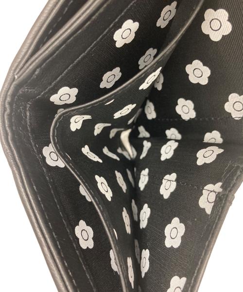 MARY QUANT（マリークヮント）MARY QUANT (マリークヮント) キルトフォームデイジー ウォレット ブラックの古着・服飾アイテム