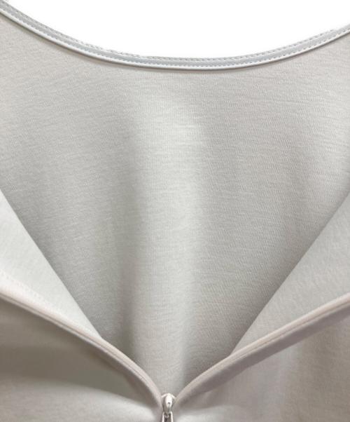 23区（ニジュウサンク）23区 (ニジュウサンク) スムースデザイン ツイスト カットソー ベージュ サイズ:32の古着・服飾アイテム