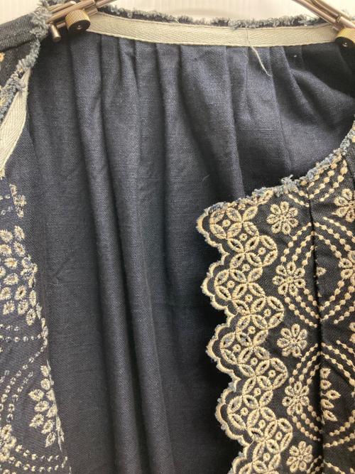 45R（フォーティファイブ・アール）45R (フォーティファイブ・アール) 刺繍デニムコート インディゴの古着・服飾アイテム