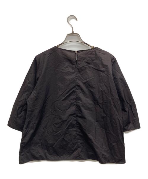 23区（ニジュウサンク）23区 (ニジュウサンク) ナイロンコットンポプリン コンパクト ブラウス ブラウン サイズ:38の古着・服飾アイテム