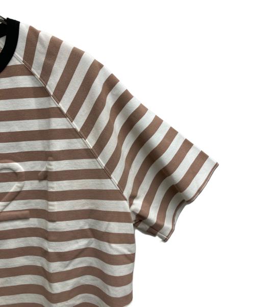 N°21（ヌメロヴェントゥーノ）N°21 (ヌメロヴェントゥーロ) ロゴエンボス ボーダーTシャツ ベージュ×ホワイト サイズ:38の古着・服飾アイテム