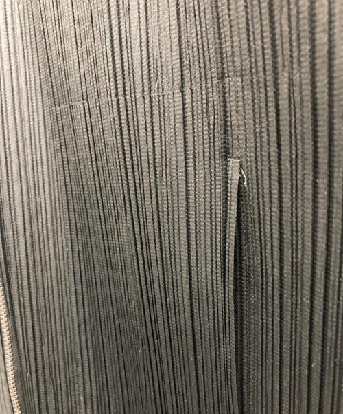 ISSEY MIYAKE（イッセイミヤケ）ISSEY MIYAKE (イッセイミヤケ) ジップアッププリーツコート ブラック サイズ:Mの古着・服飾アイテム