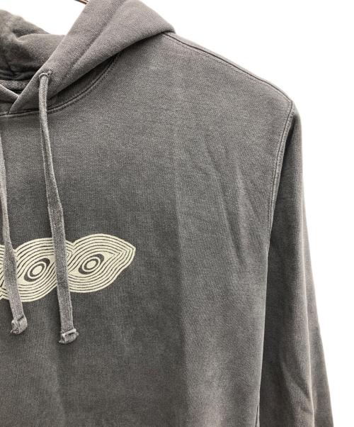 CONFOAT COLORS（コンフォートカラーズ）CONFOAT　COLORS (コンフォートカラーズ) みつめの変めまいパーカー グレー サイズ:Mの古着・服飾アイテム