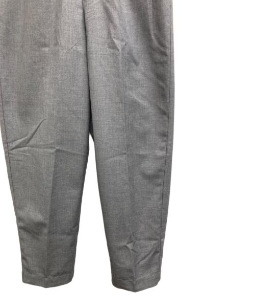 regleam（リグリーム）regleam (リグリーム) タックパンツ グレー サイズ:XSの古着・服飾アイテム