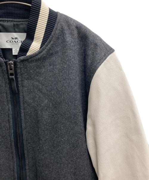 COACH（コーチ）COACH (コーチ) スタジャン グレー サイズ:Mの古着・服飾アイテム