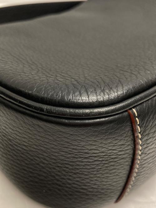 BURBERRY LONDON（バーバリーロンドン）BURBERRY LONDON (バーバリーロンドン) ステッチフラップワンショルダーバッグ ブラックの古着・服飾アイテム