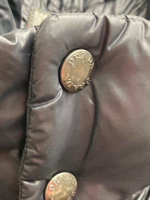 PRADA（プラダ）PRADA (プラダ) トライアングルロゴ ダウンベスト ブラック サイズ:48の古着・服飾アイテム