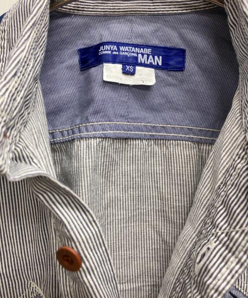 COMME des GARCONS JUNYA WATANABE MAN（コム デ ギャルソン ジュンヤ ワタナベ マン）COMME des GARCONS JUNYA WATANABE MAN (コム デ ギャルソン ジュンヤ ワタナベ マン) 切替ストライプシャツ ブルー サイズ:XSの古着・服飾アイテム