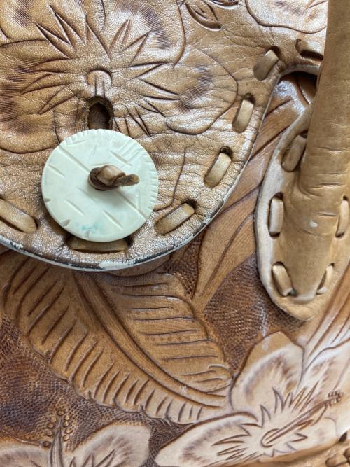 Carving Tribes（カービングトライブス）Carving Tribes (カービングトライブス) レザーハンドバッグ ブラウンの古着・服飾アイテム