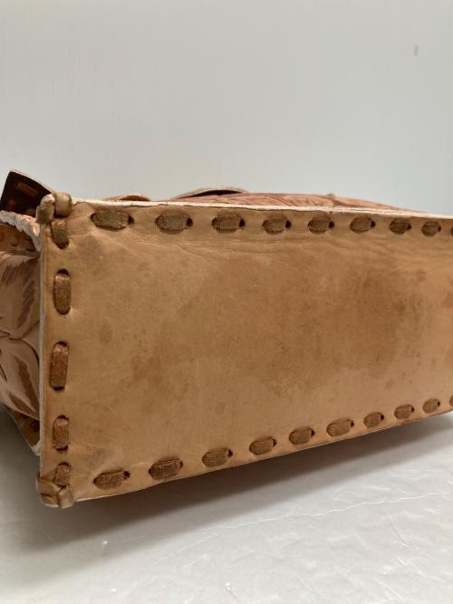 Carving Tribes（カービングトライブス）Carving Tribes (カービングトライブス) レザーハンドバッグ ブラウンの古着・服飾アイテム