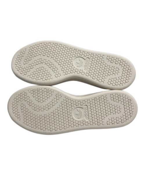 adidas（アディダス）adidas (アディダス) ローカットスニーカー ベージュ サイズ:24.5cmの古着・服飾アイテム