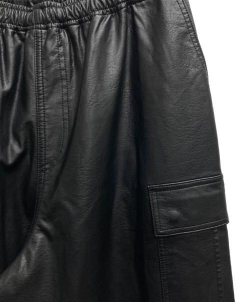 FREAK'S STORE（フリークスストア）FREAK'S STORE (フリークストア) フェイクレザーカーゴパンツ ブラック サイズ:Mの古着・服飾アイテム