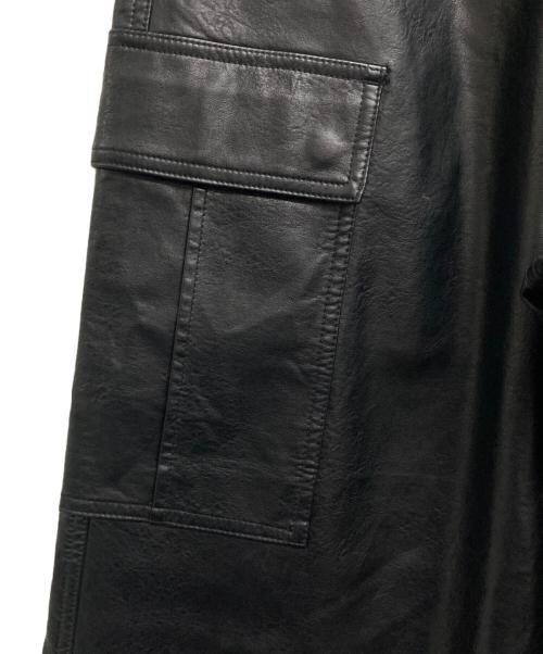 FREAK'S STORE（フリークスストア）FREAK'S STORE (フリークストア) フェイクレザーカーゴパンツ ブラック サイズ:Mの古着・服飾アイテム