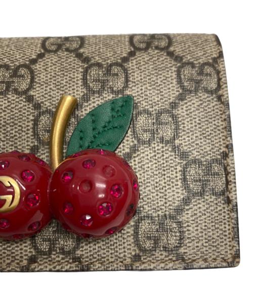 GUCCI（グッチ）GUCCI (グッチ) GGスプリーム チェリー コンパクトウォレット ブラウンの古着・服飾アイテム