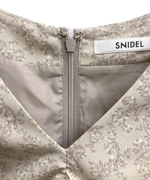 Snidel（スナイデル）Snidel (スナイデル) ギャザープリントワンピース グレーの古着・服飾アイテム