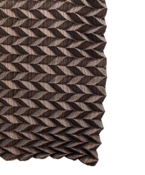 ISSEY MIYAKE（イッセイミヤケ）ISSEY MIYAKE (イッセイミヤケ) 立体プリーツカットソー ブラウン サイズ:2の古着・服飾アイテム