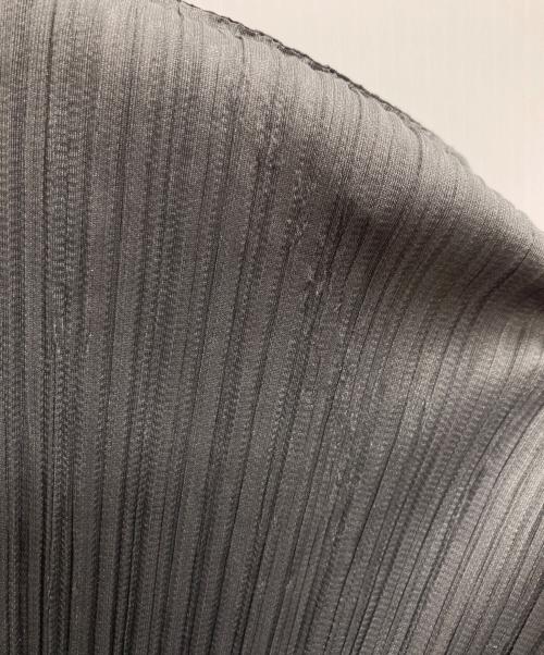 PLEATS PLEASE（プリーツプリーズ）PLEATS PLEASE (プリーツプリーズ) プリーツポロシャツ グレー サイズ:3の古着・服飾アイテム