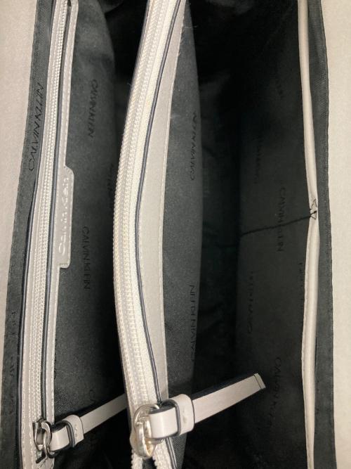 Calvin Klein（カルバンクライン）Calvin Klein (カルバンクライン) 2WAYバッグ グレーの古着・服飾アイテム