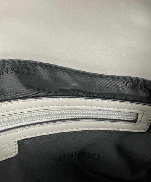 Calvin Klein（カルバンクライン）Calvin Klein (カルバンクライン) 2WAYバッグ グレーの古着・服飾アイテム