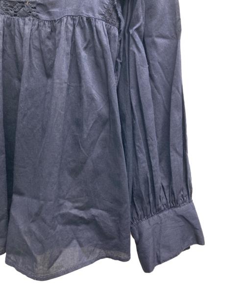 SHIPS any（シップスエニィ）SHIPS any (シップスエニィ) レース ピンタック ブラウス ネイビー サイズ:Freeの古着・服飾アイテム