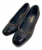 CHANELシャネル）の古着「チェーントリム レザー パンプス」｜ブラック