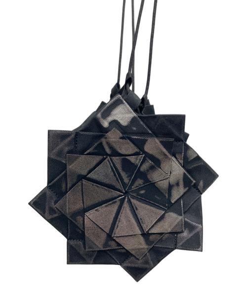 132 5. ISSEY MIYAKE（132 5. イッセイ ミヤケ）132 5. ISSEY MIYAKE (132 5. イッセイ ミヤケ) STANDARD BAG ブラック×シルバーの古着・服飾アイテム