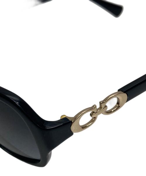 COACH（コーチ）COACH (コーチ) ロゴテンプルサングラス ブラック サイズ:56□16 135の古着・服飾アイテム