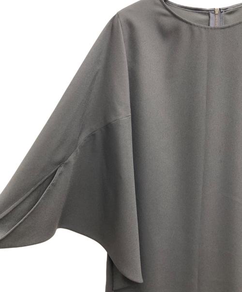 icB（アイシービー）icB (アイシービー) FluidBackSatinドルマンスリーブワンピース グレー サイズ:9の古着・服飾アイテム