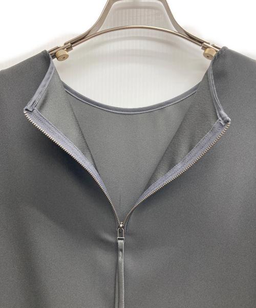 icB（アイシービー）icB (アイシービー) FluidBackSatinドルマンスリーブワンピース グレー サイズ:9の古着・服飾アイテム