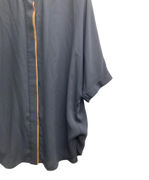icB（アイシービー）icB (アイシービー) BackSatinAmunzen 5分袖バンドカラーブラウス ネイビー サイズ:Sの古着・服飾アイテム