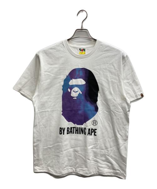 A BATHING APE（アベイシングエイプ）A BATHING APE (ア ベイシング エイプ) ロゴプリントTシャツ ホワイト サイズ:Lの古着・服飾アイテム
