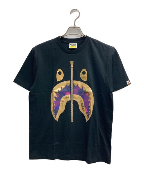 A BATHING APE（ア ベイシング エイプ）A BATHING APE (ア ベイシング エイプ) Camo Shark Tee ブラック サイズ:Mの古着・服飾アイテム