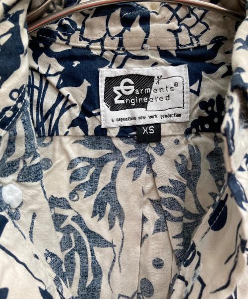 Engineered Garments（エンジニアドガーメンツ）Engineered Garments (エンジニアードガーメンツ) 総柄プルオーバーシャツ アイボリー×ネイビー サイズ:XSの古着・服飾アイテム