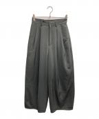 nano・universeナノ・ユニバース）の古着「ダルサテンカーブタックパンツ」｜グレー