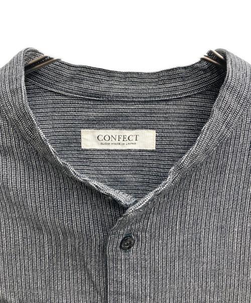 nestrobe confect（ネストローブ コンフェクト）nestrobe confect (ネストローブ コンフェクト) 先染めコットン 杢ストライプ バンドカラーシャツ グレー サイズ:3の古着・服飾アイテム