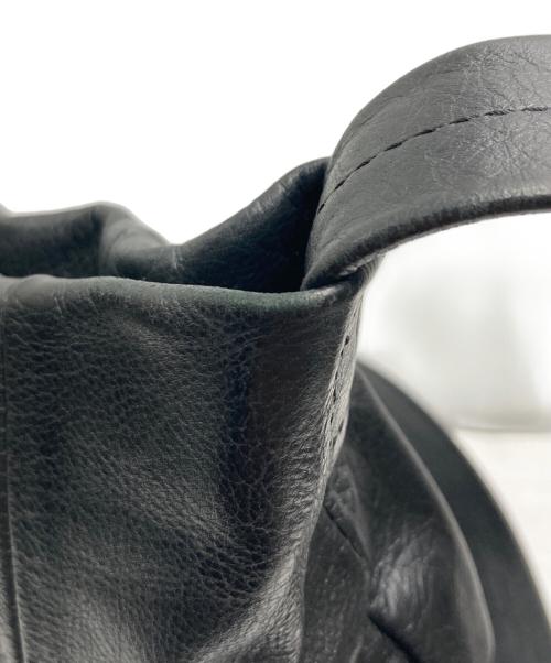 ear PAPILLONNER（イアパピヨネ）ear PAPILLONNER (イアパピヨネ) ハーフムーンレザーショルダーバッグ ブラックの古着・服飾アイテム