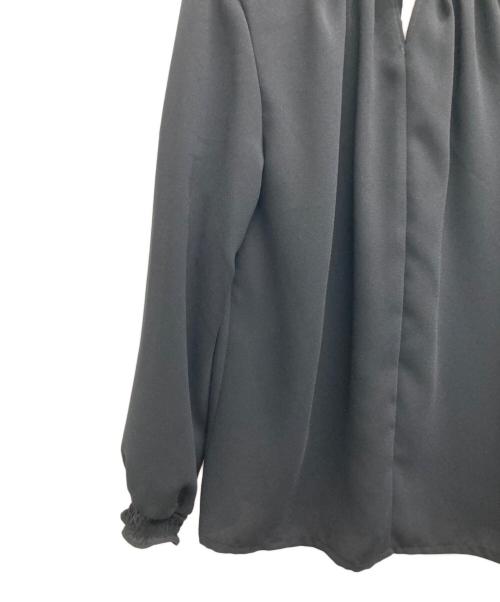 COUP DE CHANCE（クードシャンス）COUP DE CHANCE (クードシャンス) ネックデザインブラウス ブラック サイズ:34 未使用品の古着・服飾アイテム