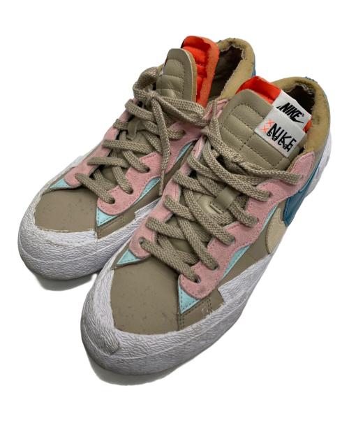 NIKE（ナイキ）NIKE (ナイキ) sacai (サカイ) KAWS (カウズ) BLAZER LOW / ローカットスニーカー ベージュ サイズ:26の古着・服飾アイテム