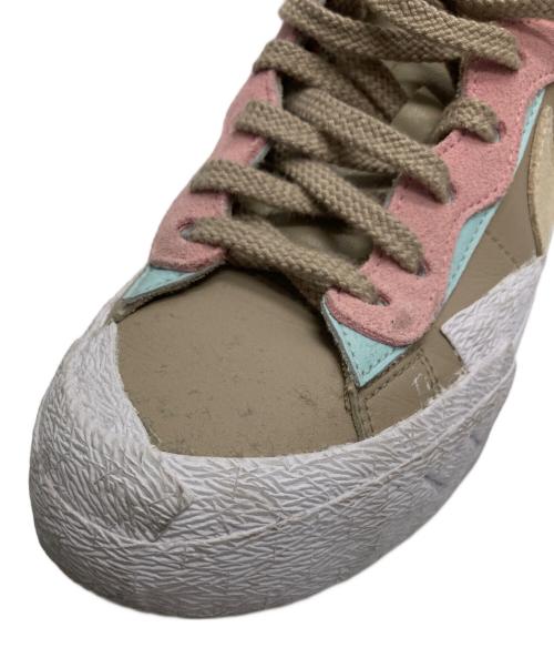 NIKE（ナイキ）NIKE (ナイキ) sacai (サカイ) KAWS (カウズ) BLAZER LOW / ローカットスニーカー ベージュ サイズ:26の古着・服飾アイテム