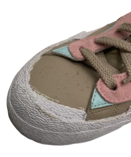 NIKE（ナイキ）NIKE (ナイキ) sacai (サカイ) KAWS (カウズ) BLAZER LOW / ローカットスニーカー ベージュ サイズ:26の古着・服飾アイテム