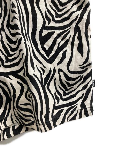 stussy（ステューシー）stussy (ステューシー) 00ｓゼブラショーツ ホワイト×ブラック サイズ:Mの古着・服飾アイテム